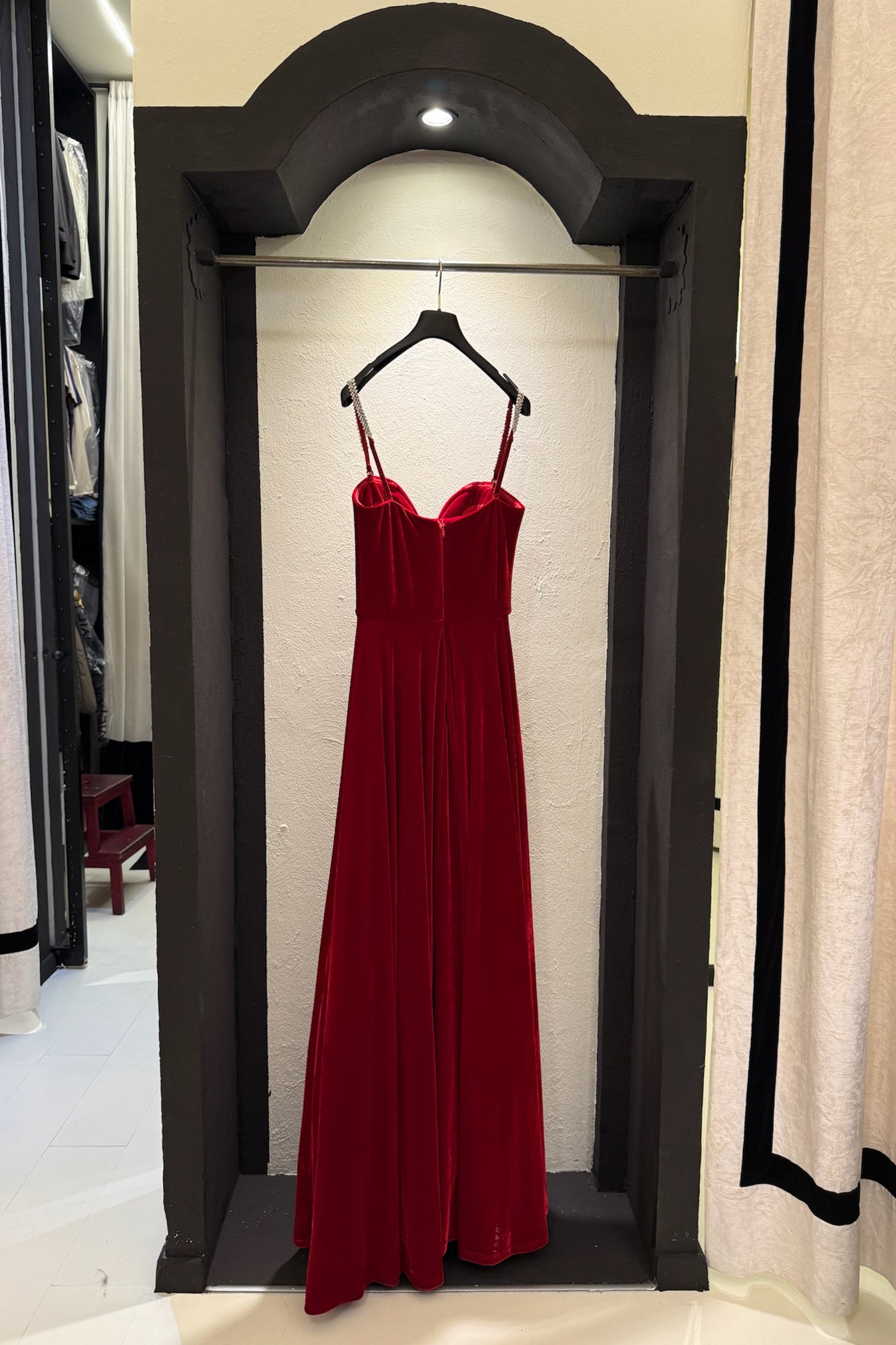 Abito lungo in velluto con scollo a cuore